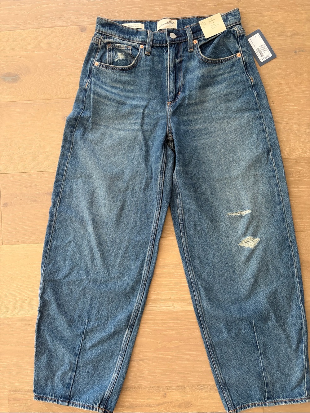Universal Thread Easy Barrel High Rise Jeans 4 Long. 30” Inseam